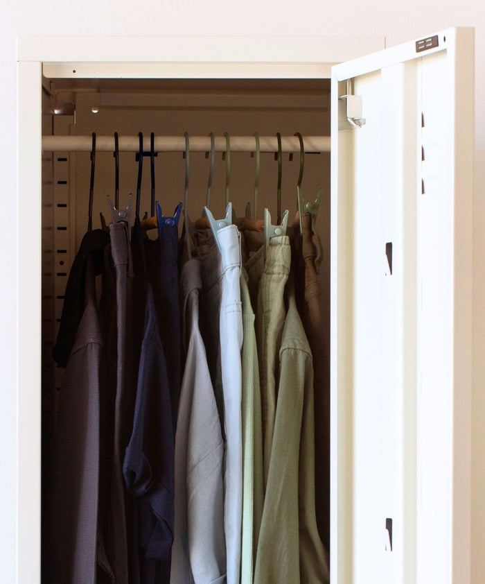 Adult Top Hangers in Winter