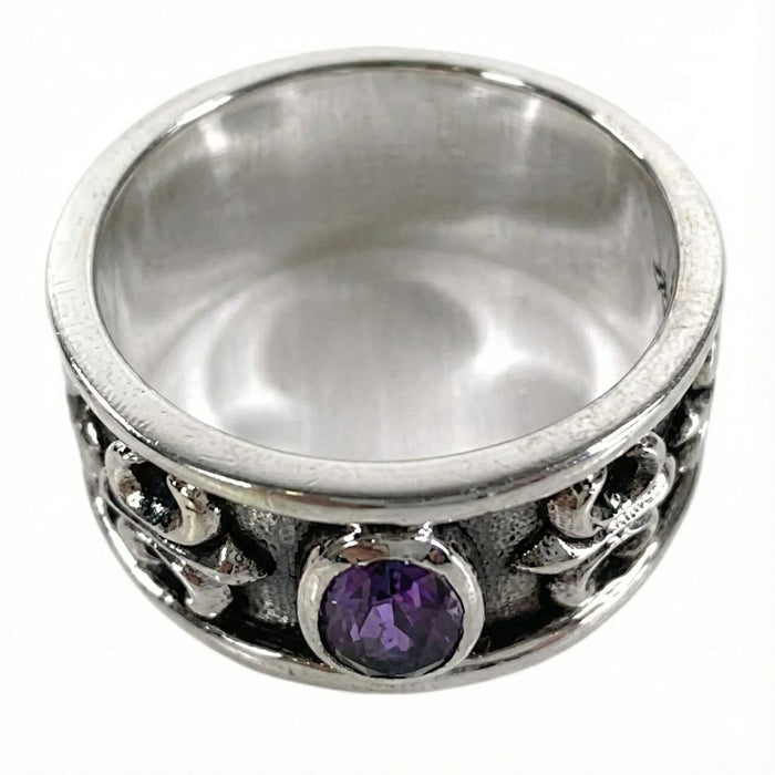 View of the inner band polishing and thickness of the solid silver construction