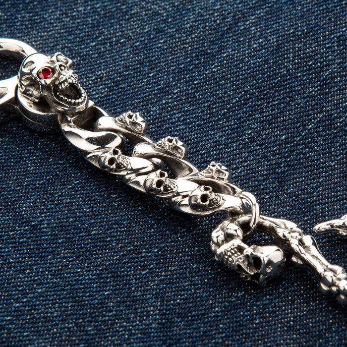 Detailed view of small skull links connecting the main clasp to the hook.