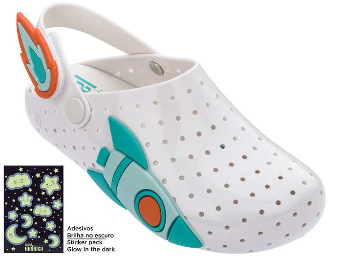 Mel Furadinha Babouche Sweet Dreams white kids sandals in Crocs style, lightweight and breathable for toddlers and young girls