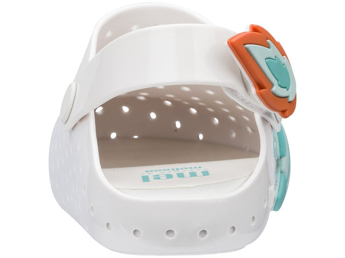 Mel Furadinha Babouche Sweet Dreams white kids sandals in Crocs style, lightweight and breathable for toddlers and young girls