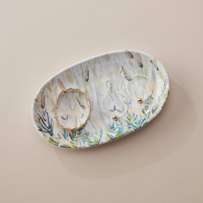 Melamime platter with floral pattern with beige background