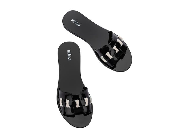 Black flat sandals for women