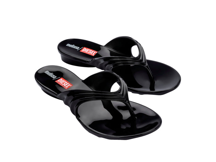 Melissa Quantum Thong Diesel Trendy Black Flip Flops for Women – Stylish Melissa x Diesel collaboration thong sandals with a modern, comfortable design.