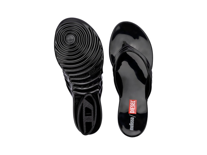 Melissa Quantum Thong Diesel Trendy Black Flip Flops for Women – Stylish Melissa x Diesel collaboration thong sandals with a modern, comfortable design.