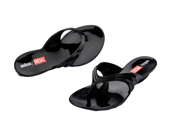 Melissa Quantum Thong Diesel Trendy Black Flip Flops for Women – Stylish Melissa x Diesel collaboration thong sandals with a modern, comfortable design.