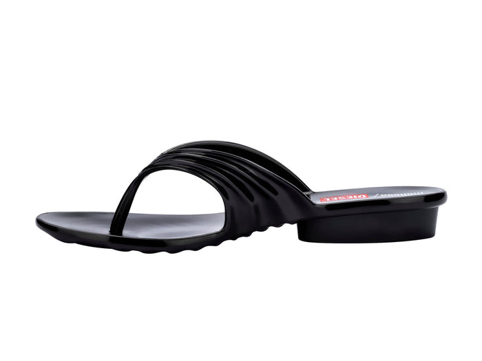 Melissa Quantum Thong Diesel Trendy Black Flip Flops for Women – Stylish Melissa x Diesel collaboration thong sandals with a modern, comfortable design.