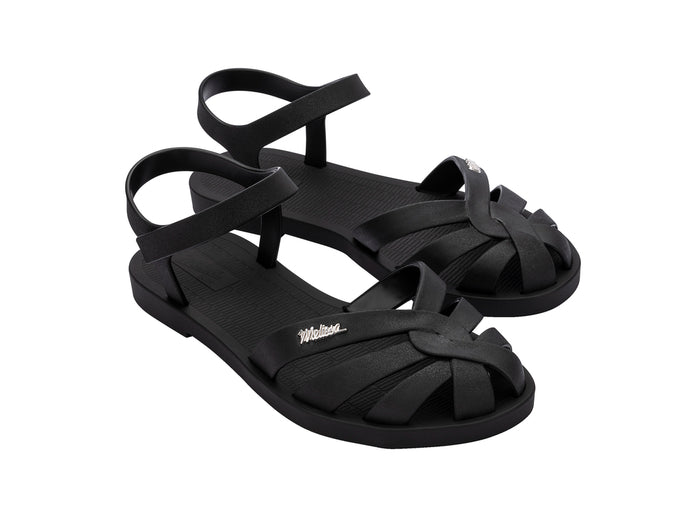 black flat sandals for casual wear