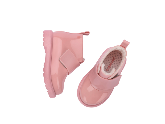 Mini Melissa Pink Chelsea Boot for Baby Girl – Stylish and comfortable slip-on boots with a classic Chelsea design, perfect for little feet.