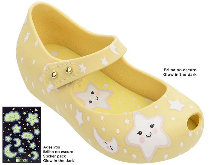 Mini Melissa Ultragirl Sweet Dreams pink baby sandals with star and moon print, comfortable lightweight kids footwear for girls