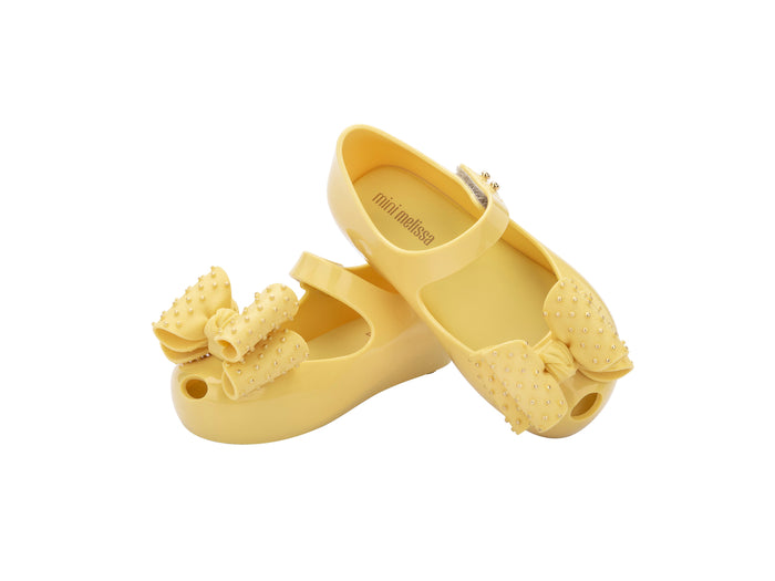 Mini Melissa Ultragirl Sweet VII Oversize Bow Yellow Baby Sandal – Adorable yellow baby sandals with a large bow design, comfortable fit, and charming style for little girls.