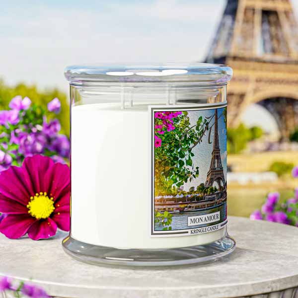Candle with a scenic label in front of the Eiffel Tower