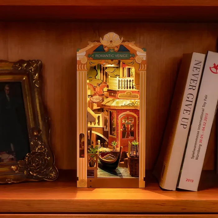 Robotime - Romantic Venice Rolife DIY Book Nook Crafts figure
